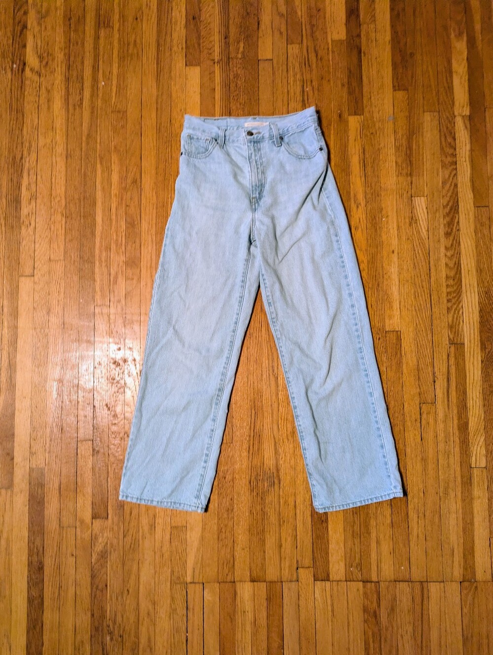 Levis light wash High waisted Straight leg size waist 26, length 29